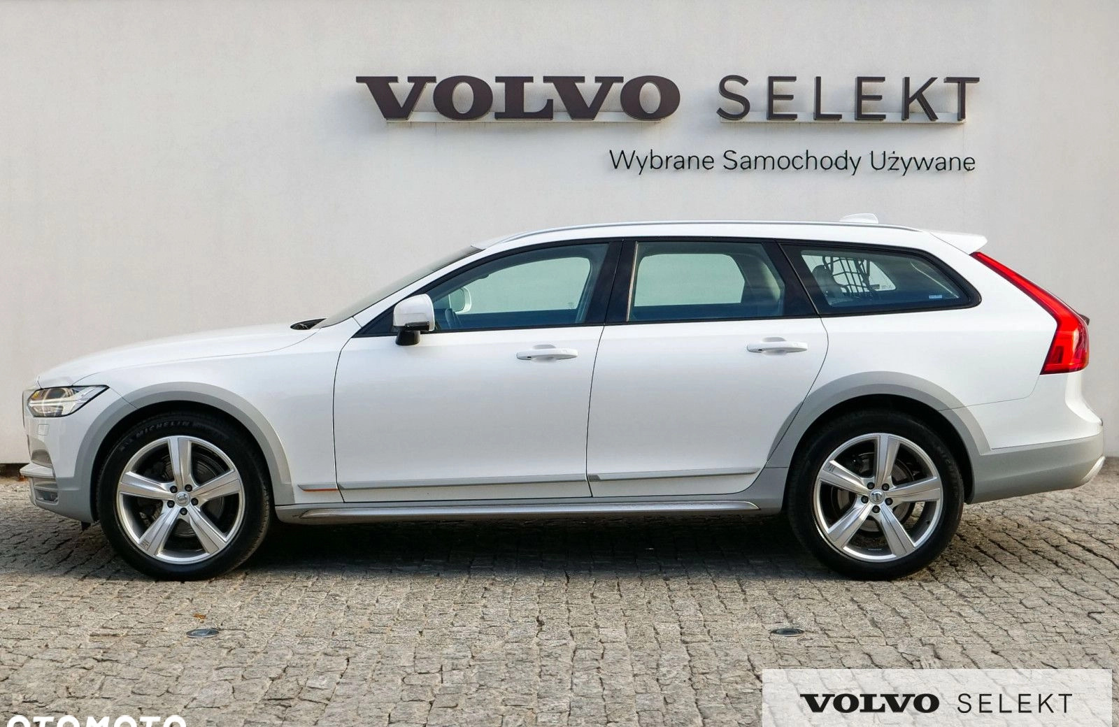 Volvo V90 Cross Country cena 152900 przebieg: 131120, rok produkcji 2018 z Gąbin małe 781